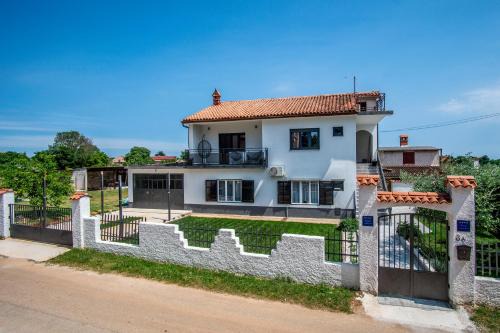 Muntic Apartment | House Nada apartman