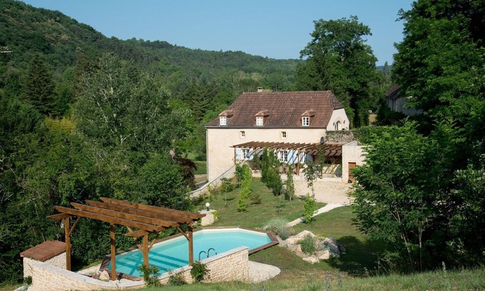 Auriac-du-Perigord House | HOUSE OF CEDAR, BEAUTIFUL STONE HOUSE IN DORDOGNE.