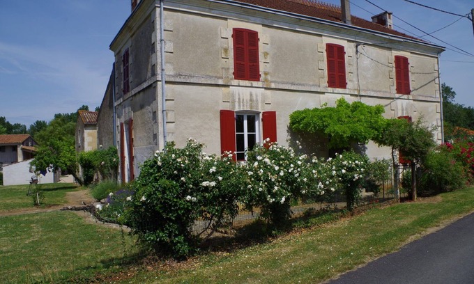Benet House | HOUSE OF CHARACTER IN THE HEART OF Marais Poitevin