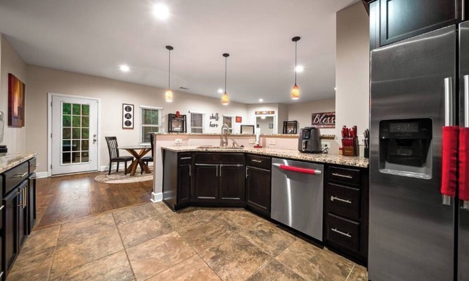 Nashville House | House of Peace-Close to Downtown 8mi w/ Jacuzzi