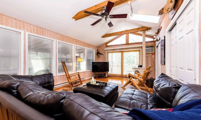 Union Pier House | House of Reilly - 5-Min Walk to Private Beach!