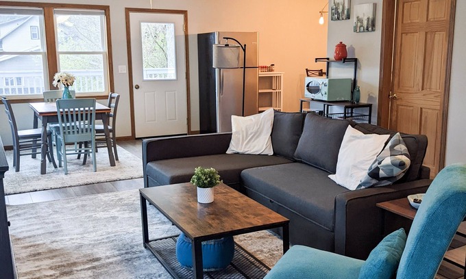 McGregor House | House on the Hill within walking distance of shopping and marina!