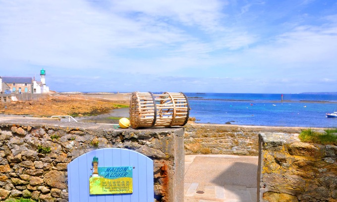 Ile de Sein House | House on the island of Breast, feet in the water, can accommodate 12 people