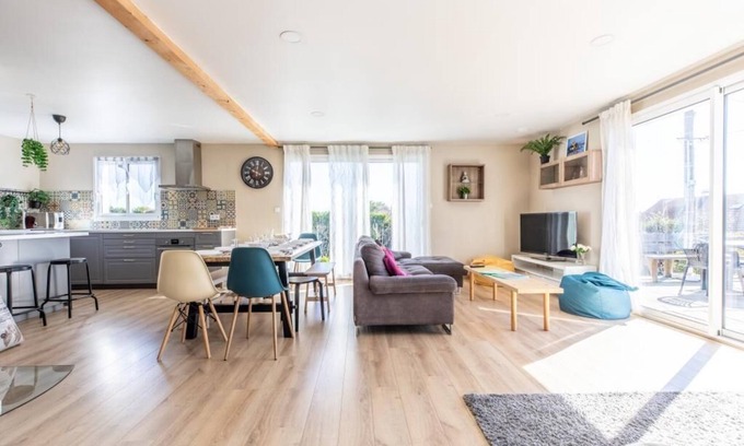 Laschamps Apartment | House sleeps 12 with all comforts