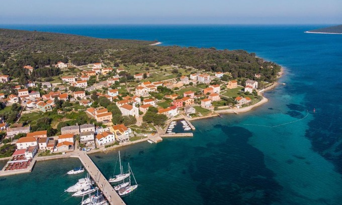 Ilovik House | House Sara