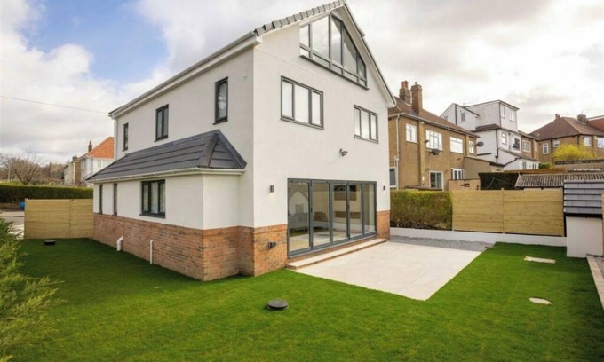 Chapeltown House | House - Sleeps 9 & Private Garden