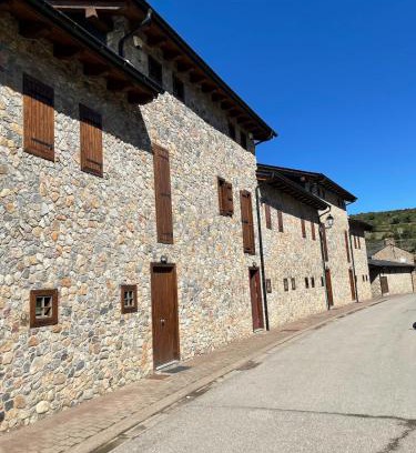 Riu de Cerdanya Ski Chalet | House surrounded by mountain and nature