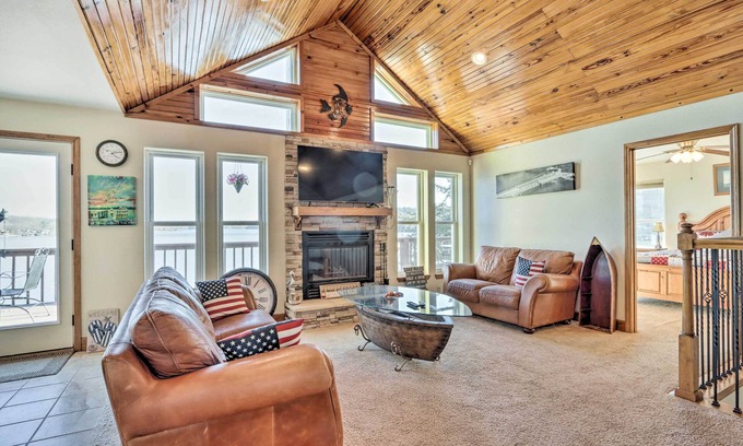 Climax Springs House | House w/Deck Overlooking Lake of the Ozarks!