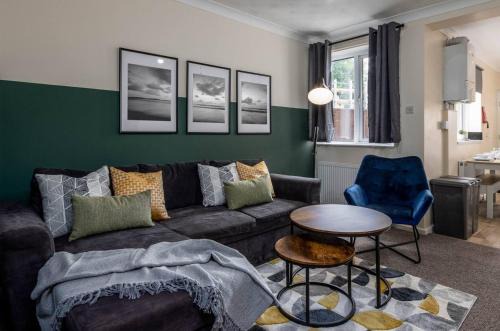 Shirley House | House With Driveway Close To Southampton Hospital