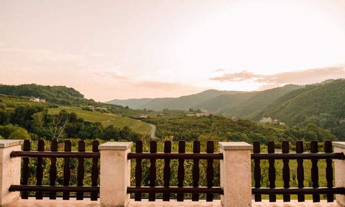 Rocchetta Belbo House | House with garden and terrace, ideal for groups