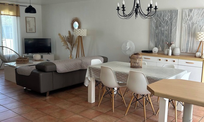 Perigny House | House with garden