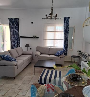 Koutsounari Villa | house with garden next to the sea