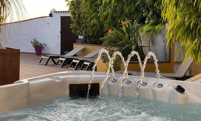 Agaete House | House with jacuzzi, mountain, sea and relaxation views