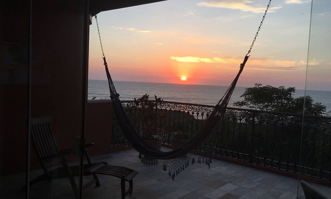 Praia do Rosa House | House with panoramic view of Praia do Rosa 250 meters from the sea