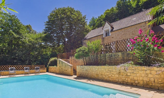 Carlux Ski Chalet | House with pool and large garden for 6