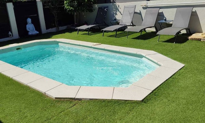 Le Beausset House | house with pool in beausset