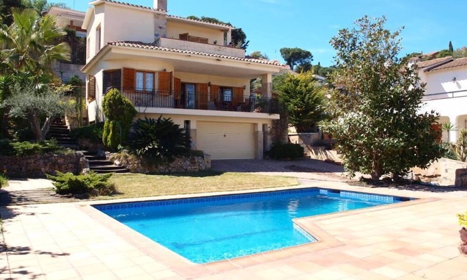 Arenys de Mar House | HOUSE WITH SEA VIEWS WITH PRIVATE POOL AND LARGE GARDEN