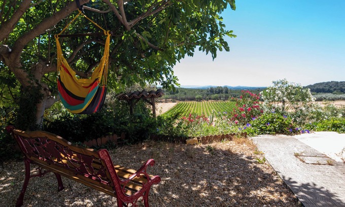 Ledenon House | House with swimming pool and beautiful view