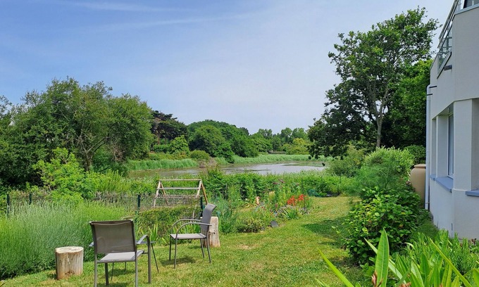 La Turballe House | House with terrace 100 meters from the sea, view of pond, garden with trees.