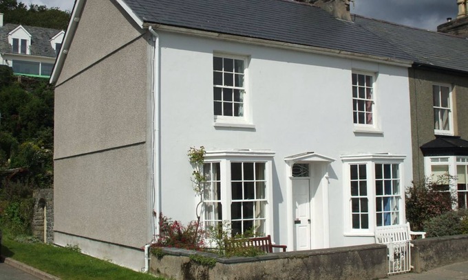 Borth-y-Gest House | House with wonderful views over the bay