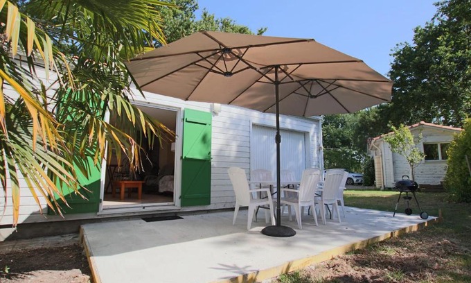 Etaules House | House with wooded garden near Royan