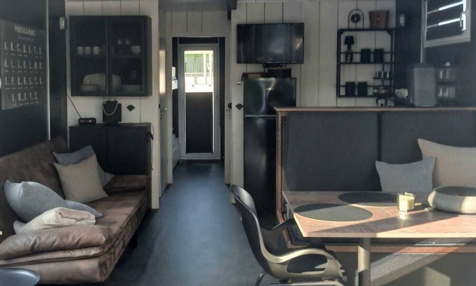 Center Boat Rental | Houseboat "Frodewin" experience on the water in Aurich harbor