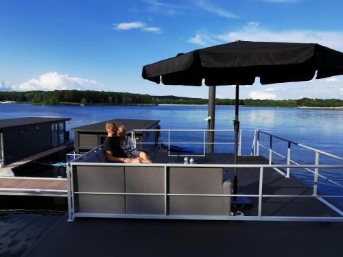 Middelaar Ski Chalet | Houseboat Marina Mookerplas 4-6 persons roof terrace