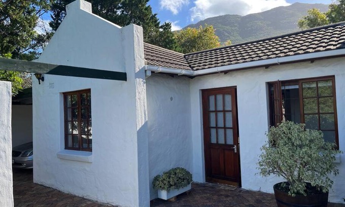 Hout Bay Apartment | Hout Bay Perfection -Studio Apartment.