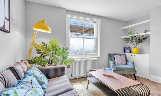Hove Apartment | Hove Alone 5 | Top Floor | By My Getaways