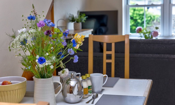 Sedbergh Apartment | Howgills Apartment 10 (self-catering accommodation with free parking and Wi-Fi)