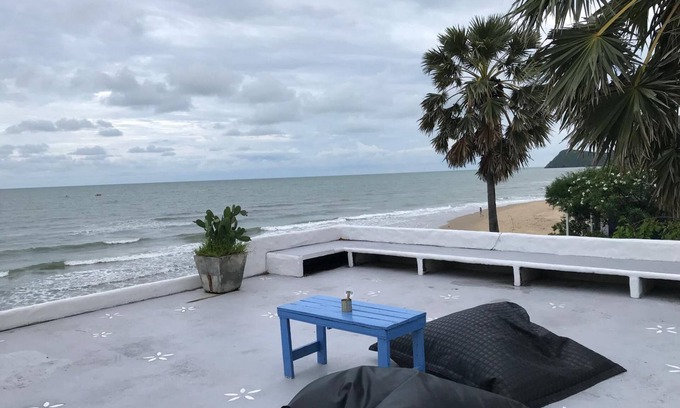 Pak Nam Pran Hotel | Hua Plee Lazy Beach