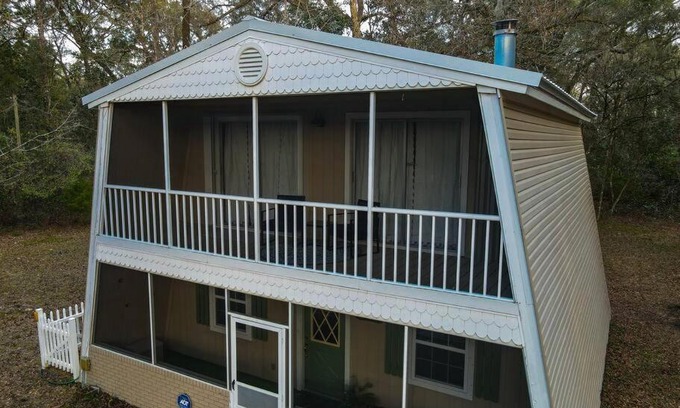 Fort White House | Huck's Hideaway near the Santa Fe River