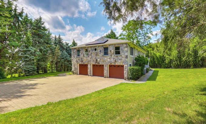 Briarcliff Manor House | Hudson River Views: Briarcliff Manor Home w/Deck