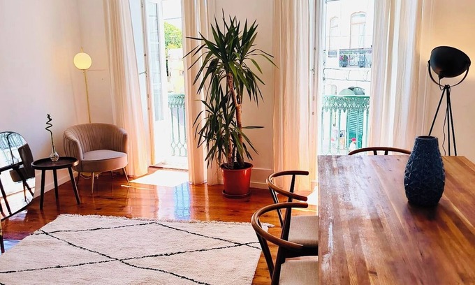 Principe Real Apartment | Huge 10 Bedroom Apartments in Príncipe Real Garden. Heart of Lisbon.