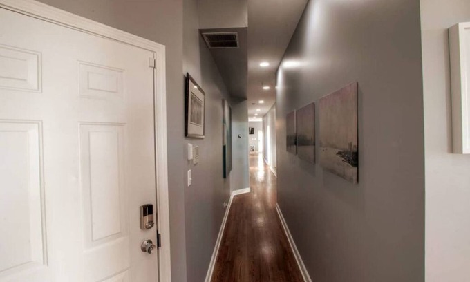 Near West Side House | HUGE 1700 sqft 3bd West Loop Penthouse w/Balcony