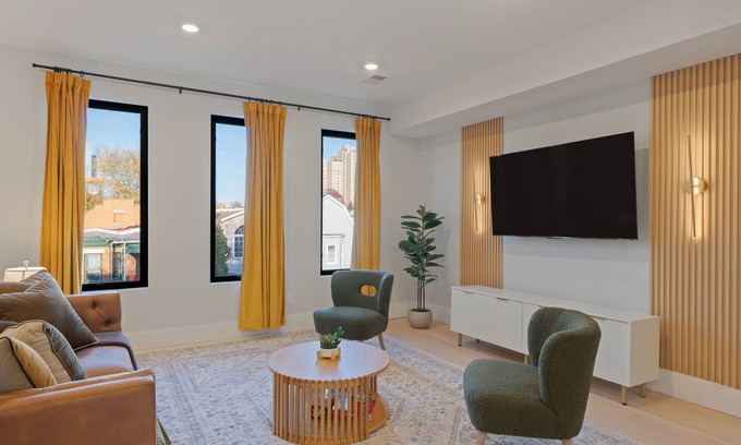 McGinley Square House | Huge 3BR3BA LUX Penthouse+Roofdeck! Quick PATH Access to NYC