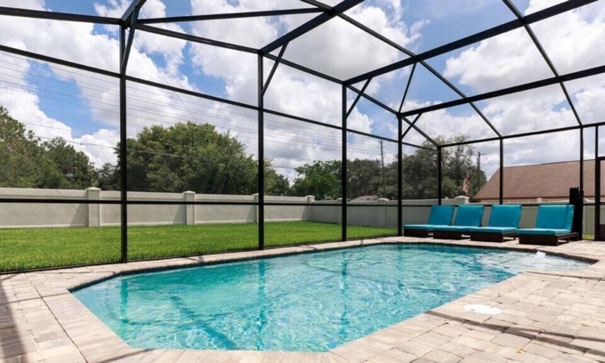 Haines City Condo | Huge 5 Bedroom Private Pool Home! Resort Amenities Included!