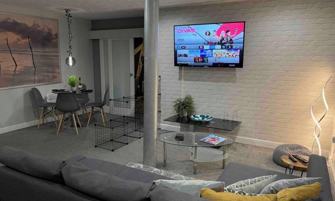 Manchester Apartment | HUGE CITY WAREHOUSE APARTMENT