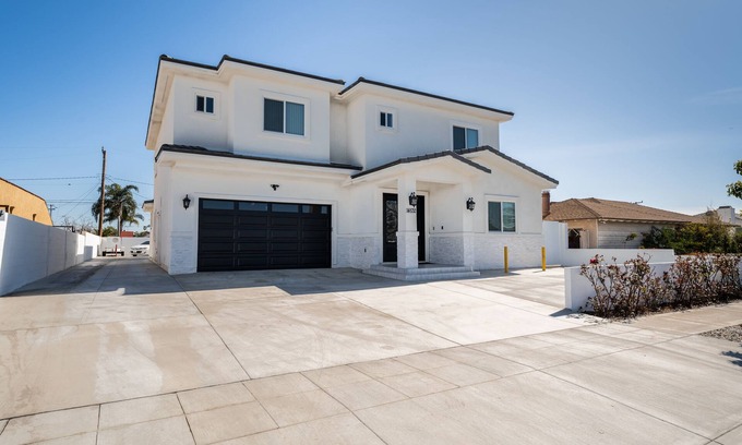 Midway City House | Huge Family Home Near Disneyland & SoCal Beaches