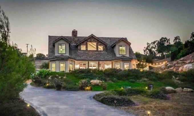 Poway House | Huge Home | SD Safari | Firepit | Mountain View