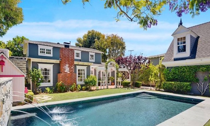 Cardiff-by-the-Sea House | HUGE HOUSE/POOL/HOT TUB! WALKING DISTANCE TO SWAMMI'S BEACH AND DOWNTOWN