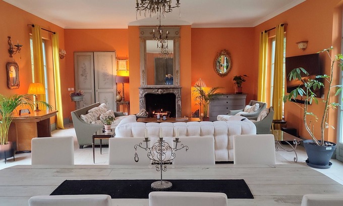 Evran House | Huge House with Private Pool,Movie Lounge, Pizza Oven. 12k Dinan 30 mins beaches