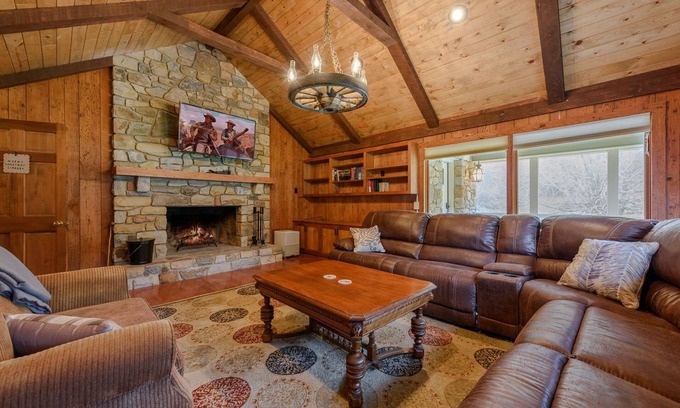 Boone Cabin | Huge Mountain Lodge for a Luxury Getaway