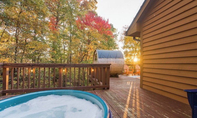 McGaheysville Cabin | Huge/Mountain Views/Theater/Ski/HotTub/Sauna/GameRoom