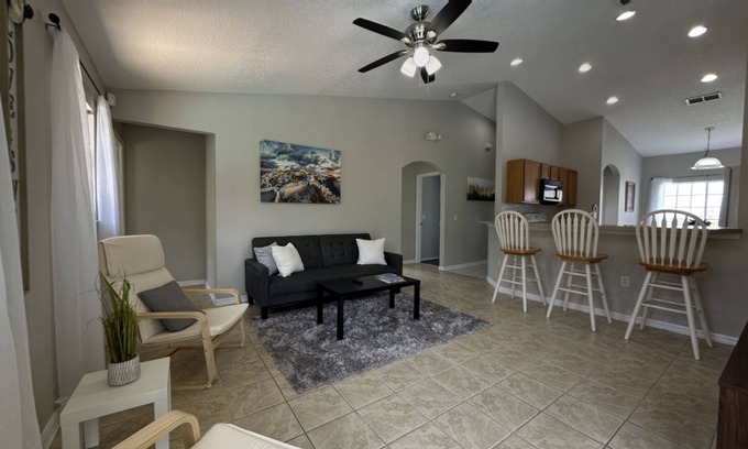 Hillcrest Estates House | HUGE POOL/LANAI HOUSE-NEAR DISNEY WORLD/THEME PARKS/LAKE/GOLF/SHOPS/WATER PARKS!
