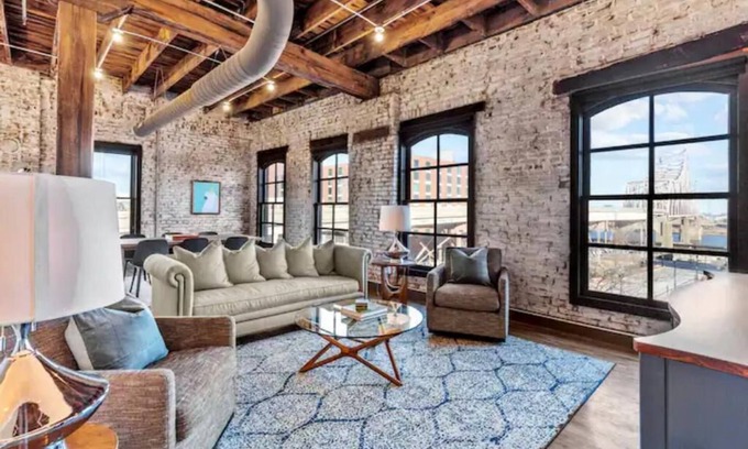 Downtown St. Louis Apartment | Huge Riverfront Loft - Walk to Conventions, Arch, Stadiums & Casino