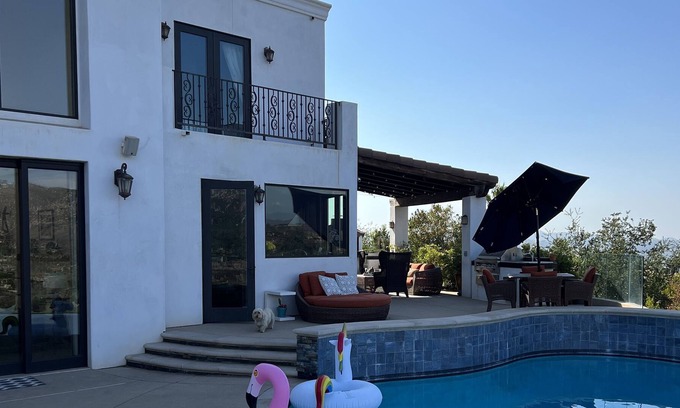 Poway House | Huge winter Discounts! Hill top Poway views