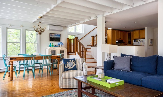 West Tisbury House | Humble Abode/Charming Cottage Near Long point Beach