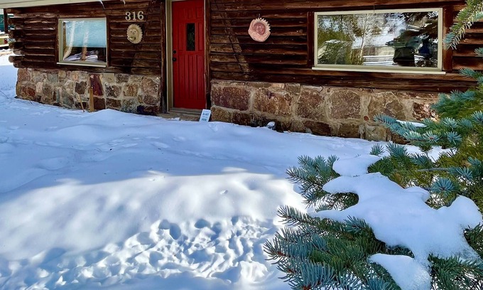 Silverthorne Cabin | Hummingbird Haus | Rustic Retreat