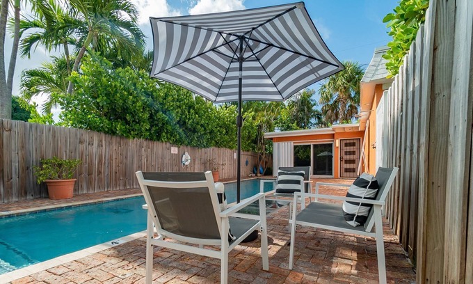 Sunshine Park House | Hummingbird Private Heated Pool Cottage Downtown, The Square, Beach!